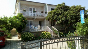  Apartments with a parking space Mirca, Brac - 730  Супетар